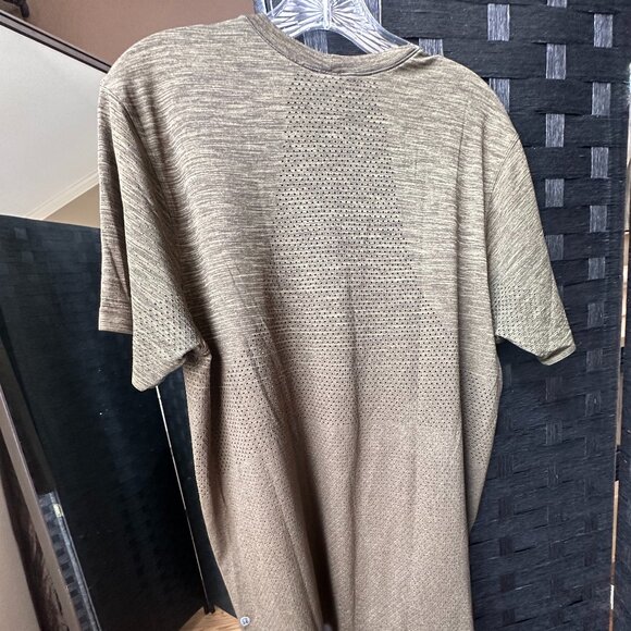 lululemon Men's Metal Vent Tech Breathe Olive Green Large - Picture 3 of 10